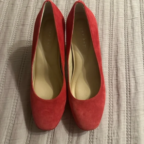 New Copper Key. Flirty Suede Platform Pumps - Picture 5 of 11